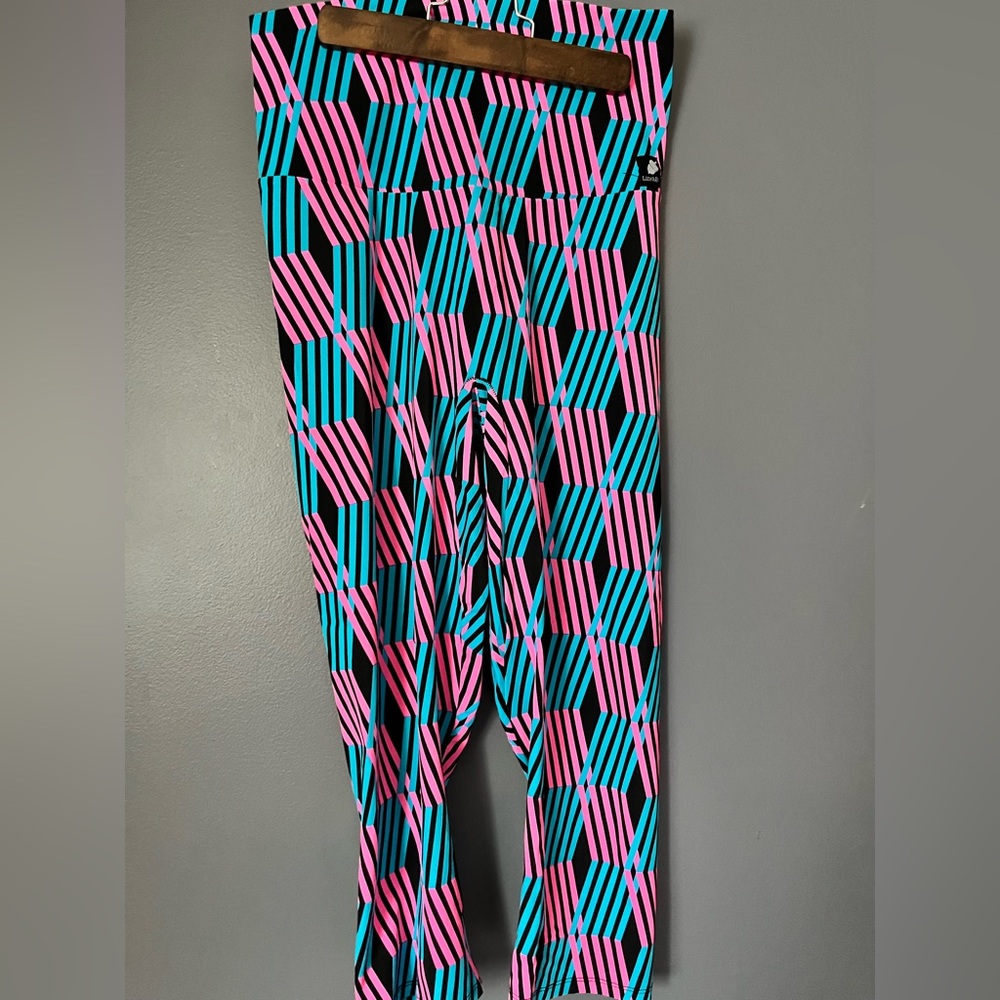 Stylish Pink and Blue Geometric Leggings